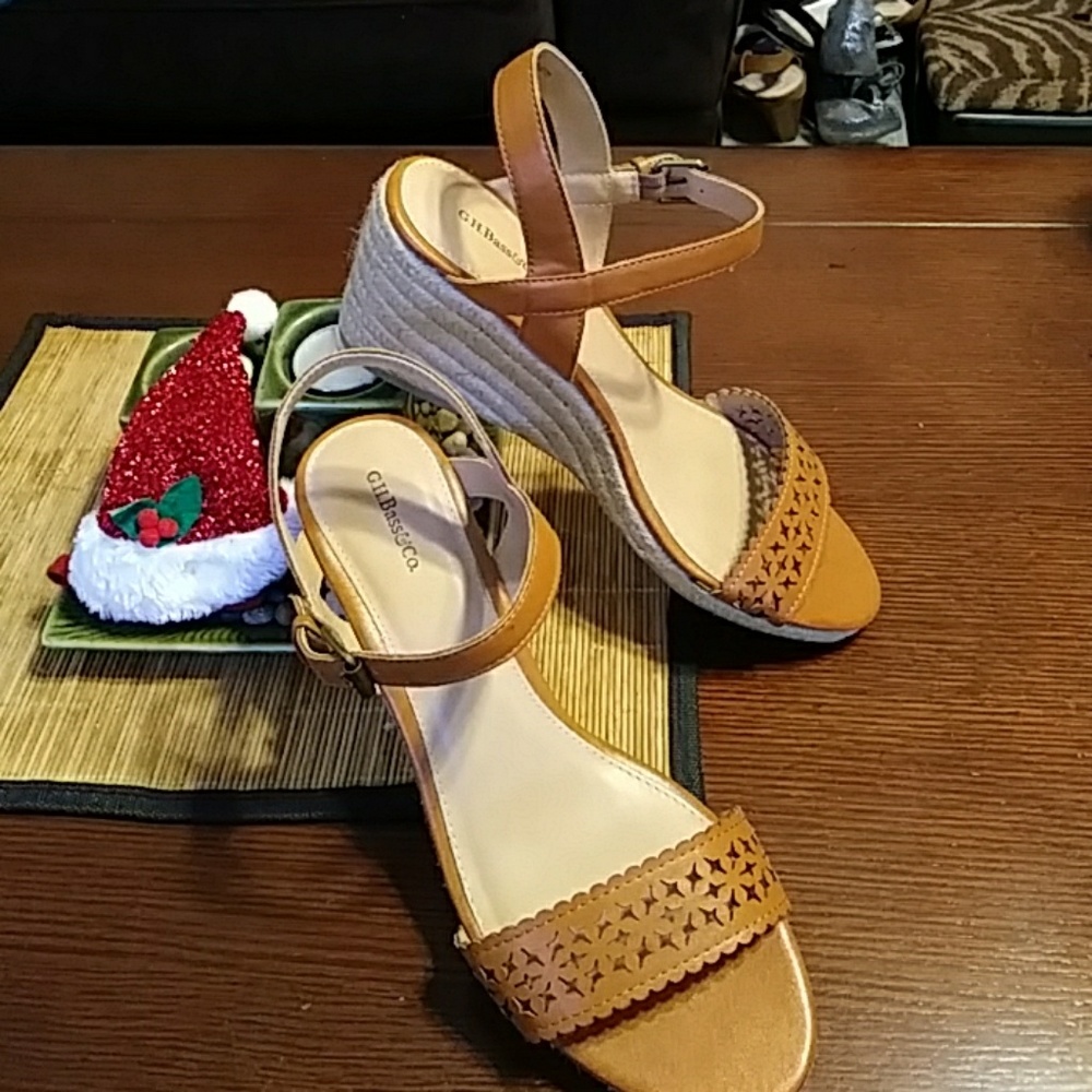 Carmel Colored Bass Sandals